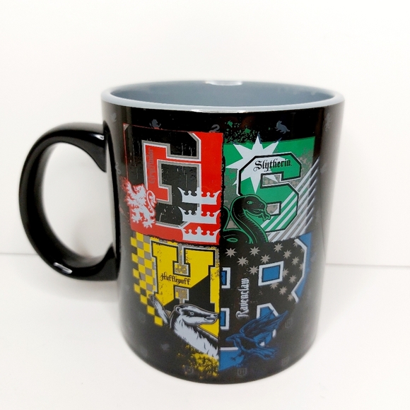 Black Licensed Oversized 20oz Harry Potter Hogwarts Mug 360 design - Picture 1 of 5